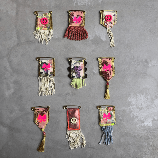 Broches